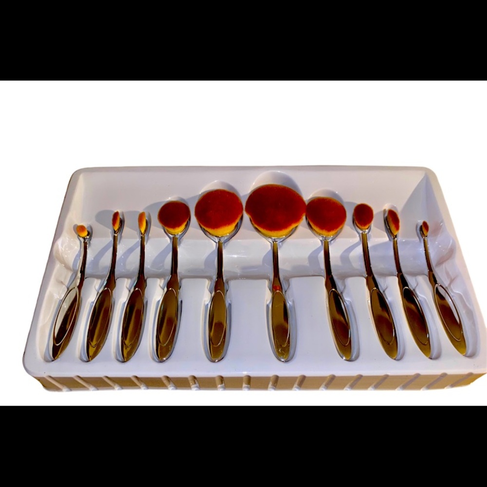 Makeup brushes